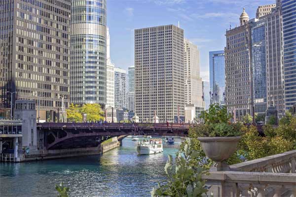 Chicago River sightseeing tour