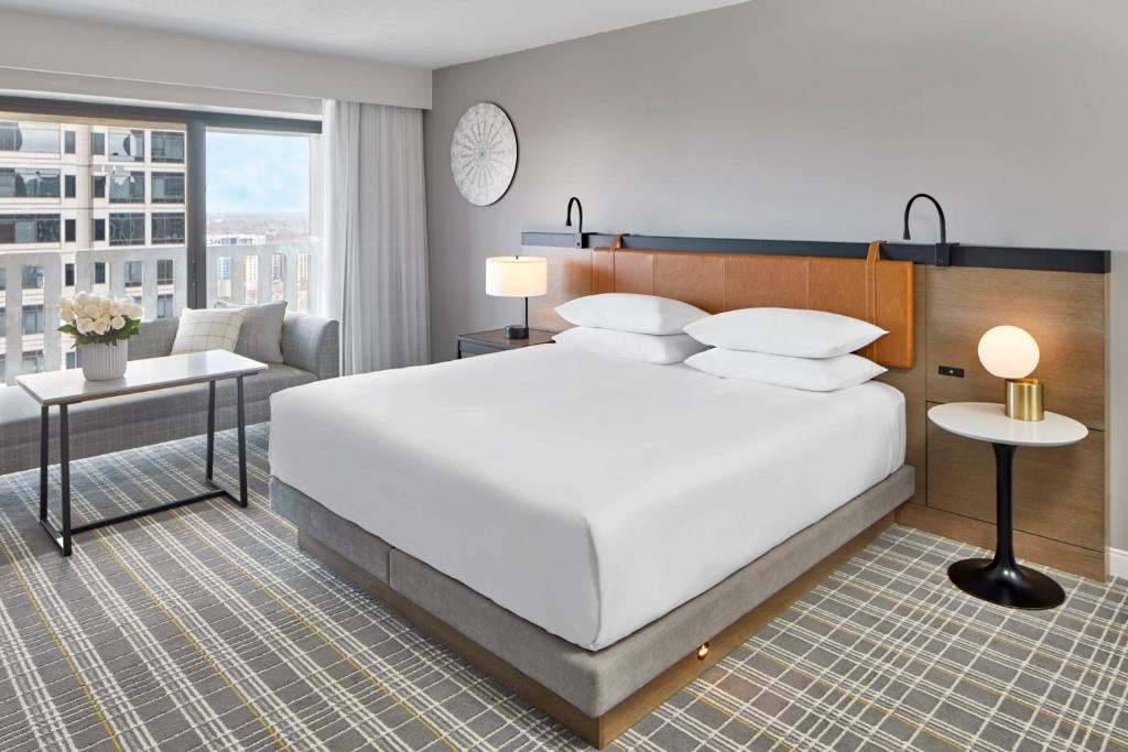 2 night Hyatt Regency Downtown Atlanta (Peach)