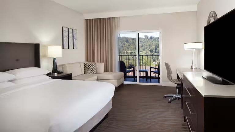 Thursday & Friday Rounds - 3 night Hilton Santa Cruz (2027)