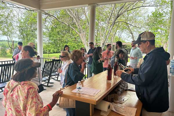 3 night Embassy Suites Lexington - Derby & Tour (2027)