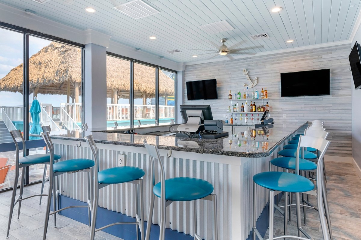 Comfort Suites Daytona Beach Oceanfront Bar