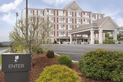 3 night Country Inn & Suites Wytheville, VA