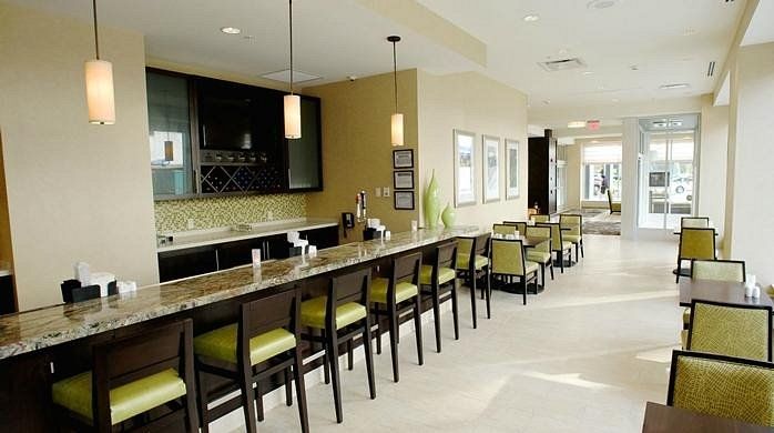 Hilton Garden Inn Buffalo Bar