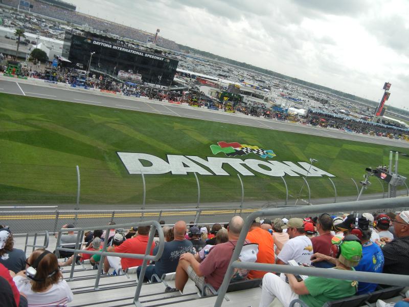 5 night (4 Day Race Ticket) Hampton Inn Daytona Speedway (2027)