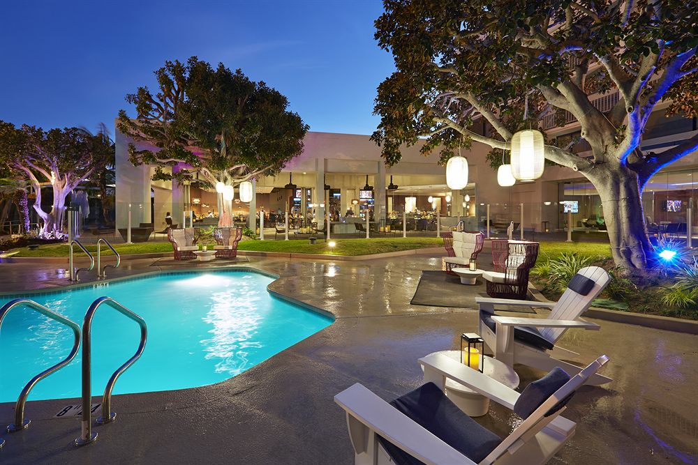 4 night Doubletree Marina del Rey - Game & Parade (2027)