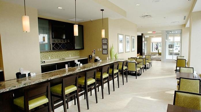 Hilton Garden Inn Buffalo Bar