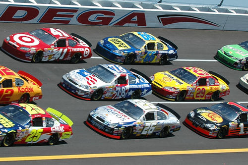 talladega_3_wide_cars