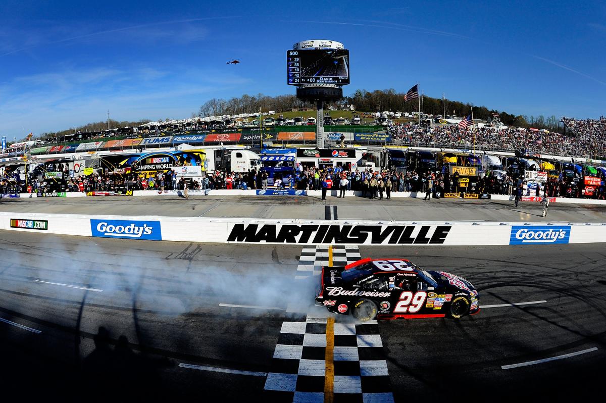 2011MartinsvilleApr_NSCS_Kevin harvick Burnout