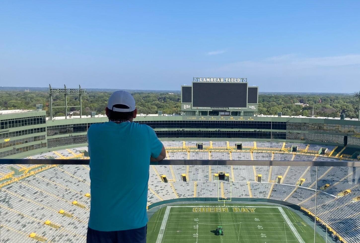 We have returned to Lambeau for Bears at Packers and it’s going to be 80 degrees!!!! #beardown #packersnation #lambeaufield
