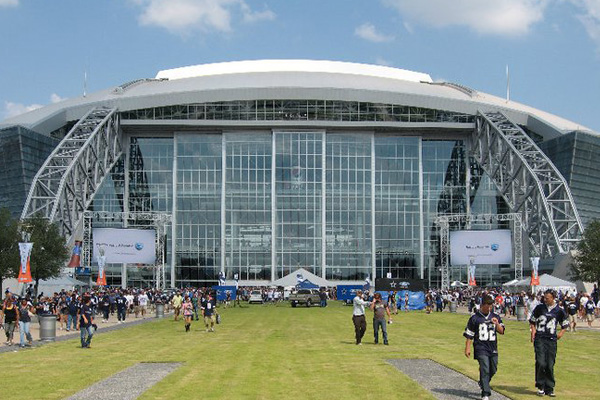 Fans walking into AT&T Stadium in Arlington Texas 