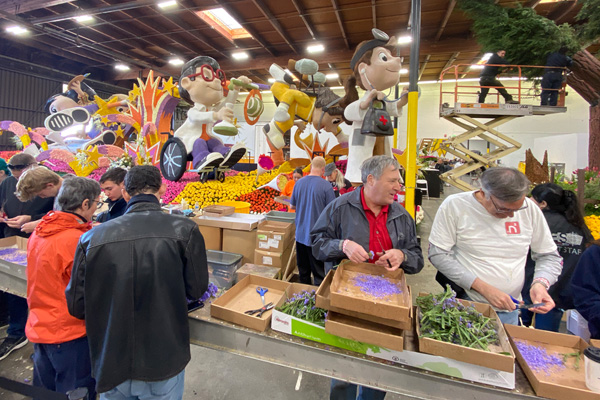 Volunteers decorating 2020 Tournament of Roses Parade Floats